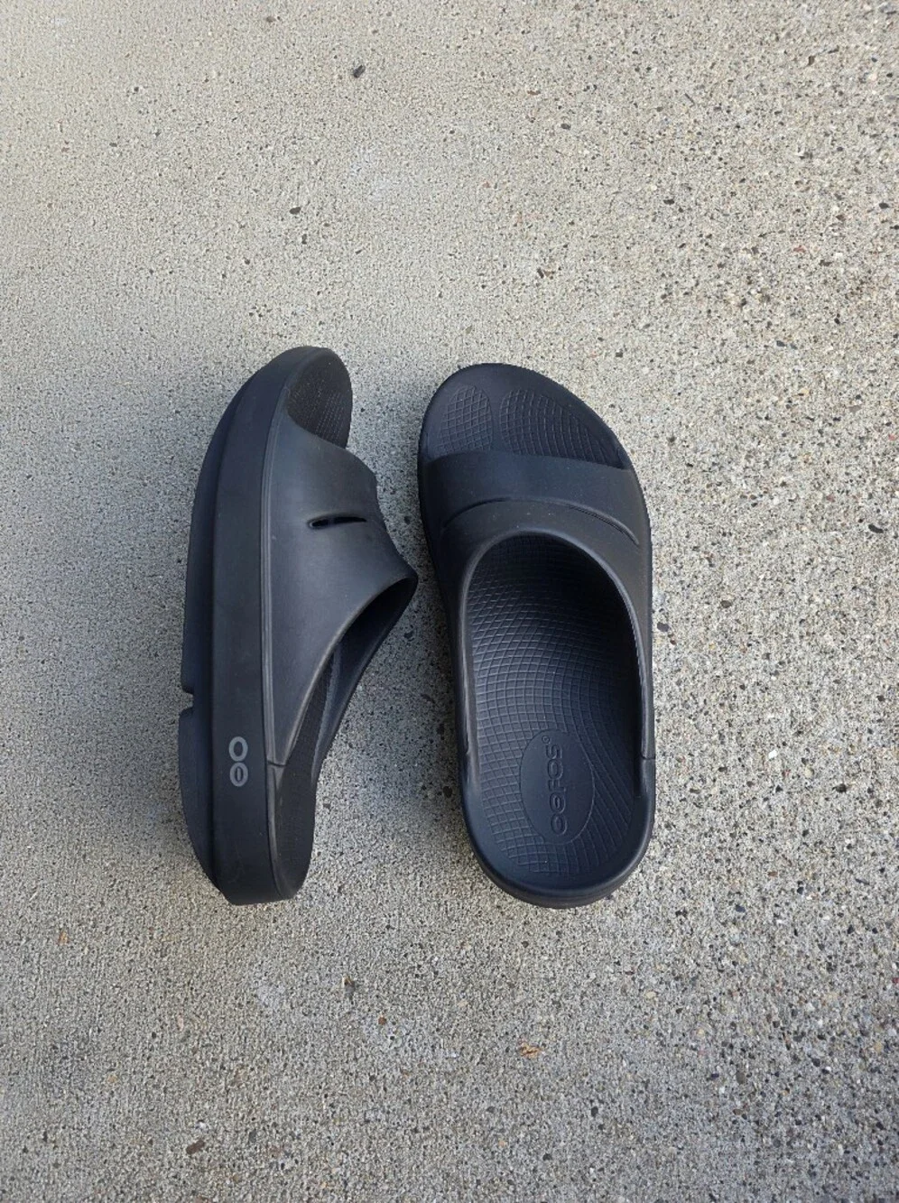 Oofos OOah Slide Sandals in Black Women 6